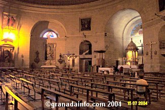 dentro de la iglesia